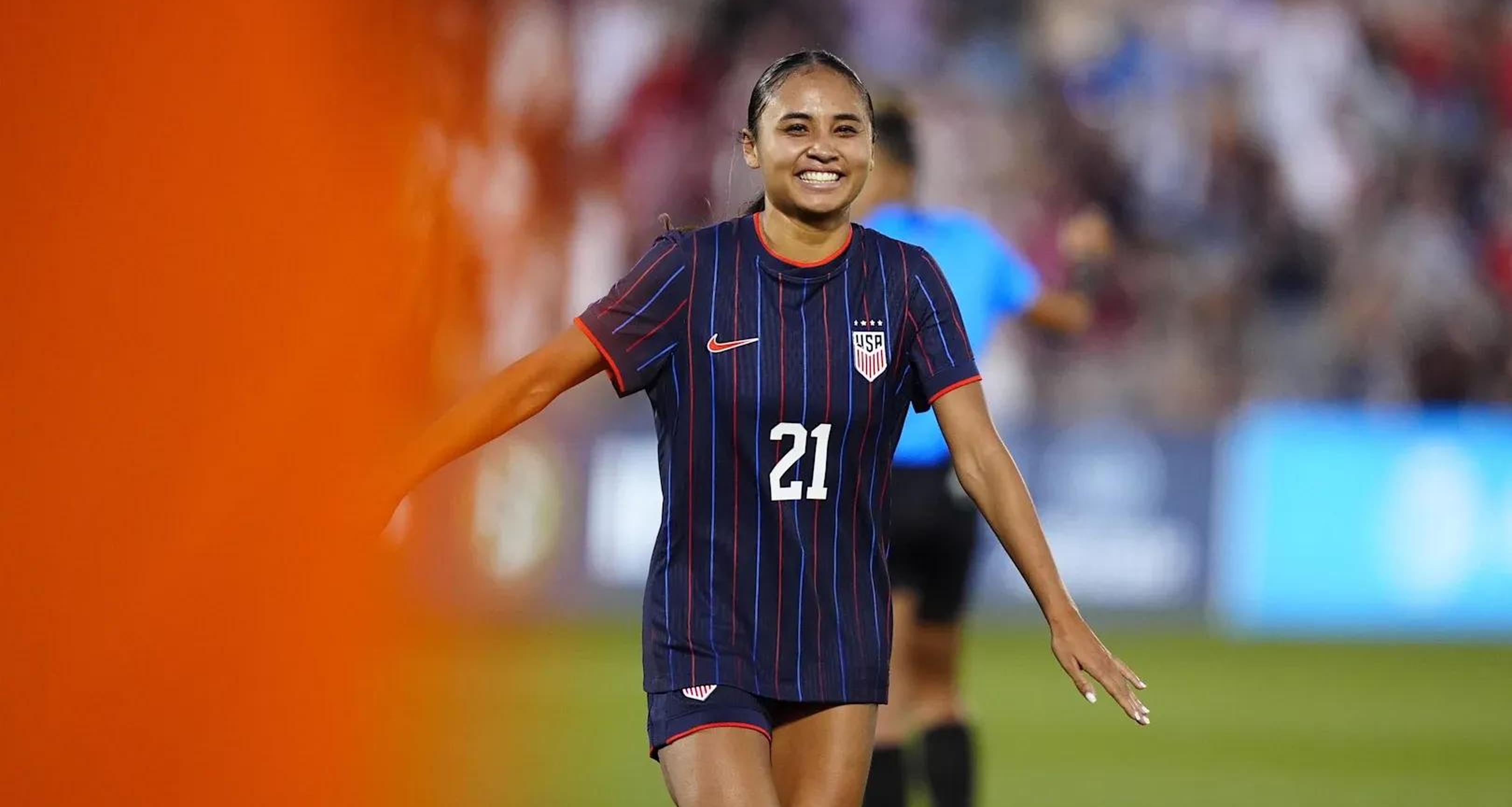 加拿大女足队员表现出色夺得冠军 加拿大女足队员表现出色夺得冠军