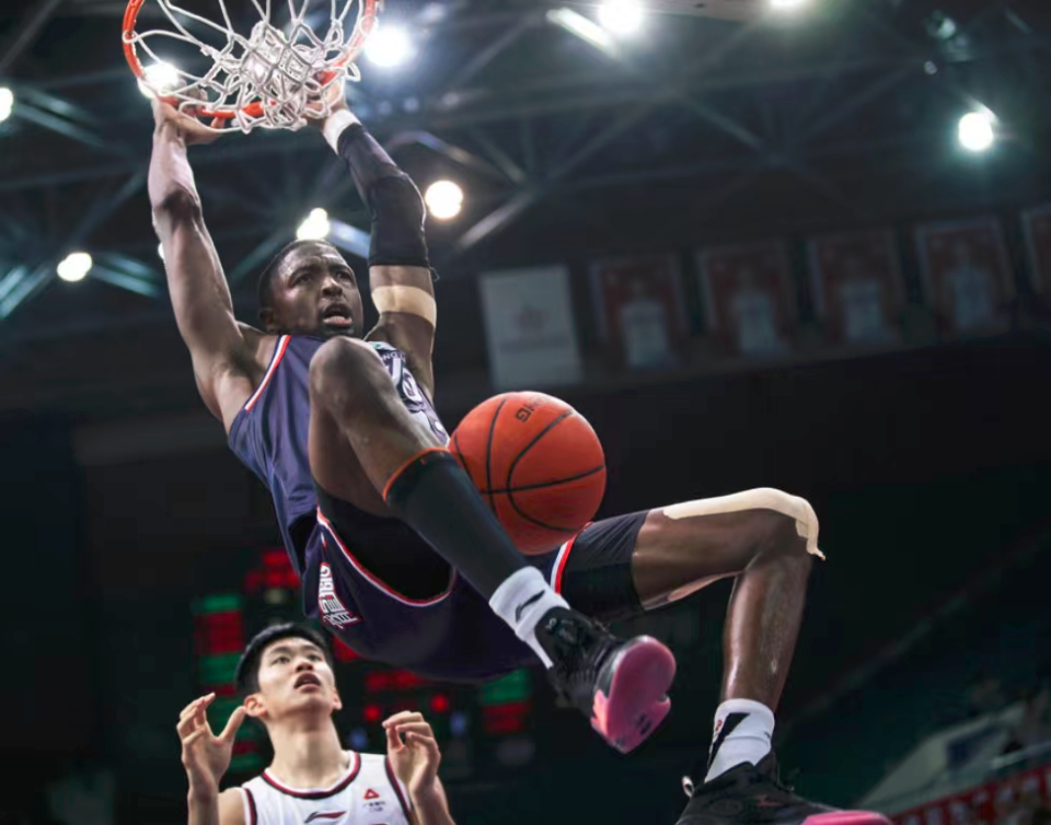 外援表现火爆,率队取得四连胜创纪录 外援表现火爆,率队取得四连胜创纪录