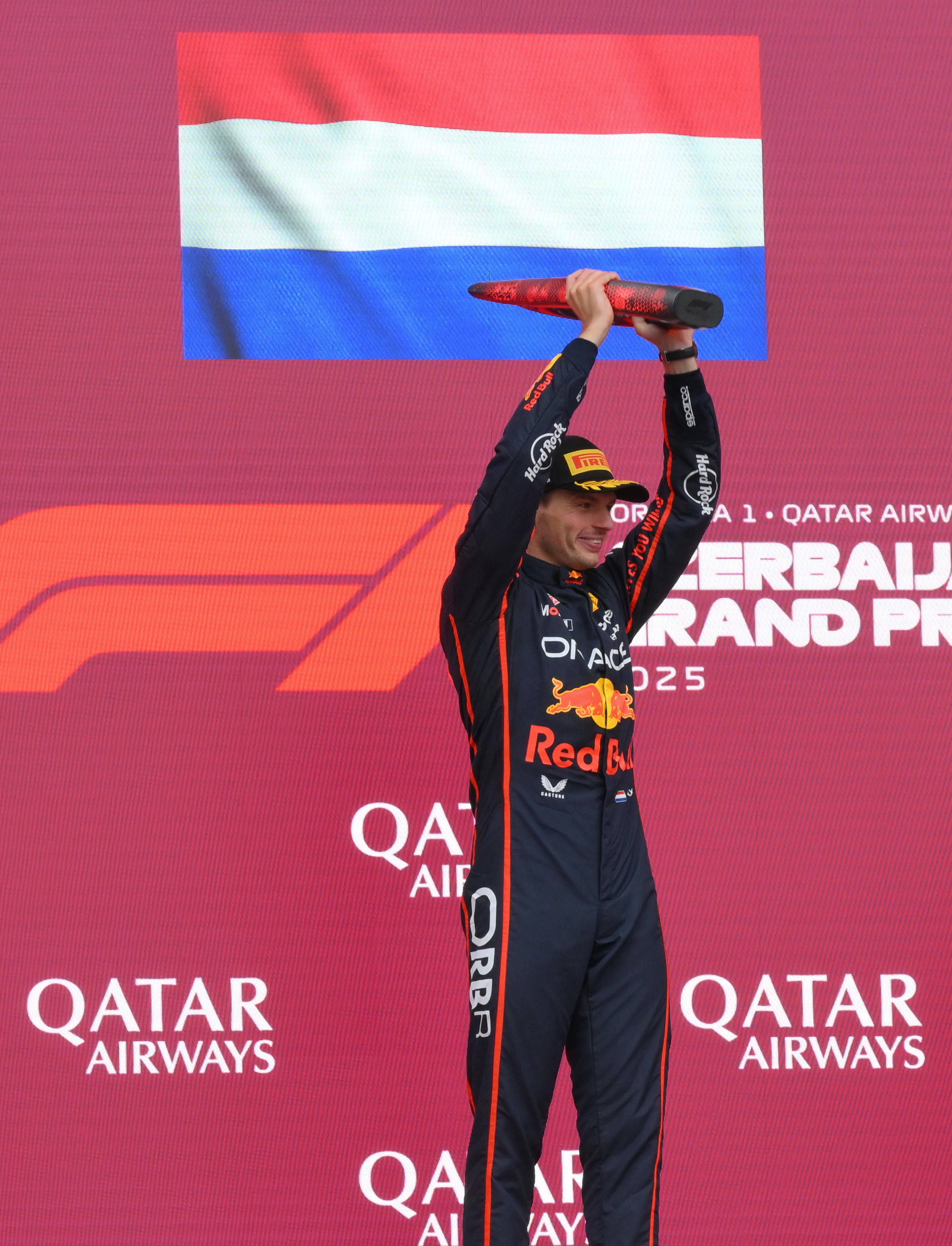 红牛车队完胜梅赛德斯，维斯塔潘惊艳四座