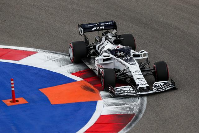 法拉利完胜红牛二队，拉塞尔刷新纪录